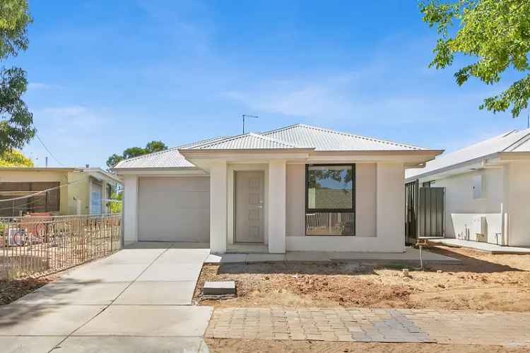 Brand new large family home close to all amenities - Open Inspection Thursday 23/01/25 from 5:00pm - 5:15pm