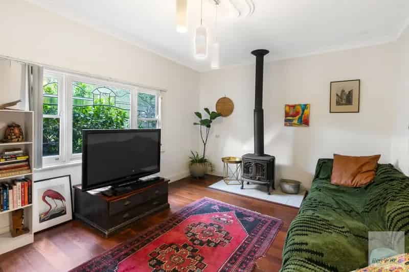 LEADLIGHT WINDOWS WILL CHARM YOU