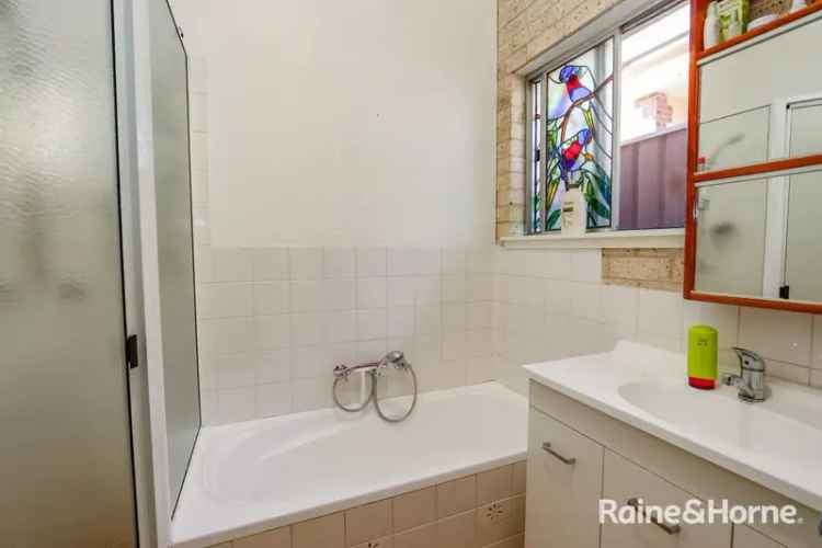 House For Rent in Bathurst, New South Wales