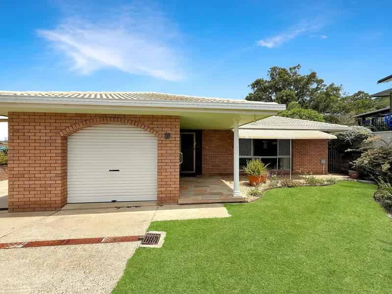 Lease 3 Bedroom Home in Coffs Harbour with Outdoor Patio