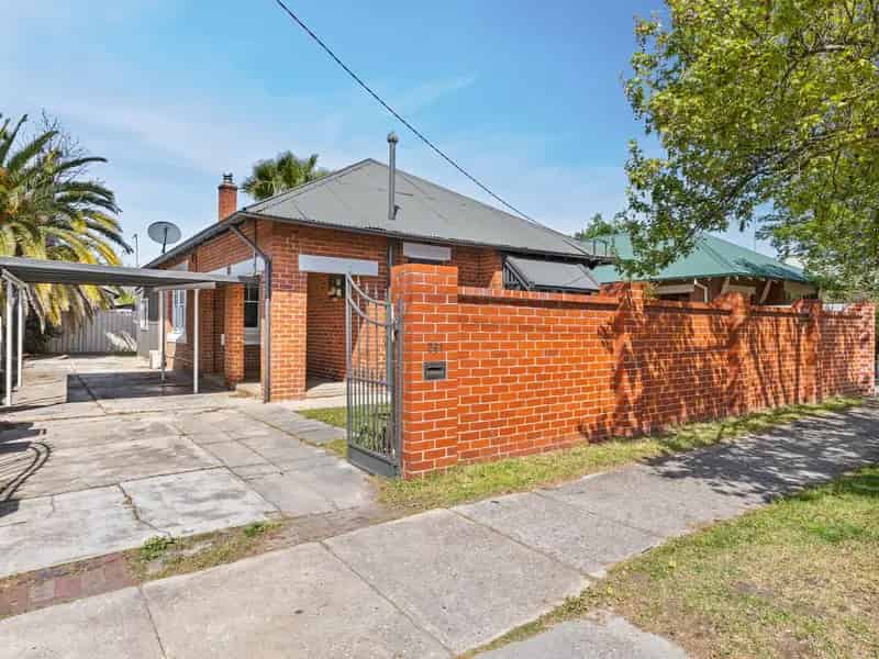 Located on the Edge of Central Albury! Won't Last! A MUST SEE!