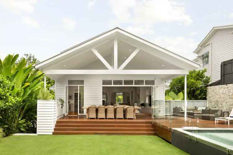 Architecturally Designed Queenslander Home 614m2