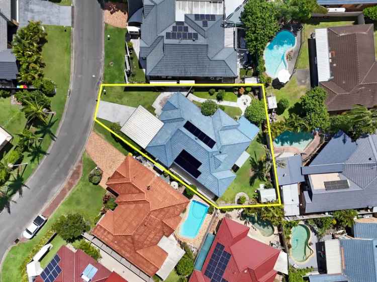 An immaculate family home in the heart of Robina