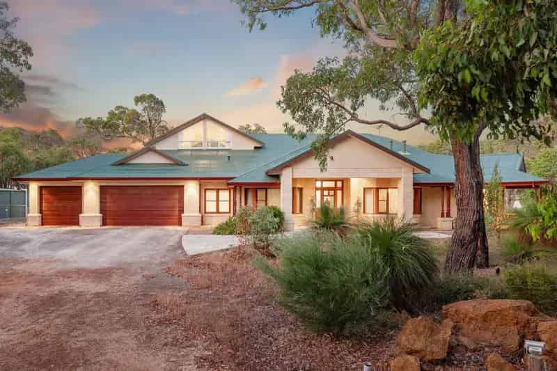 House For Sale - 20 The Oaks, Brigadoon WA 6069