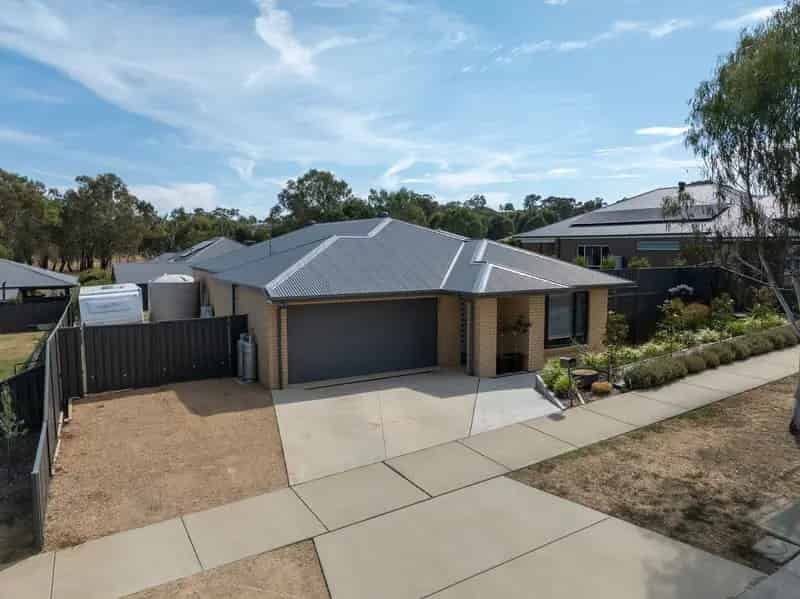 Move-In Ready Comfort - Stylish Home on 800 sqm