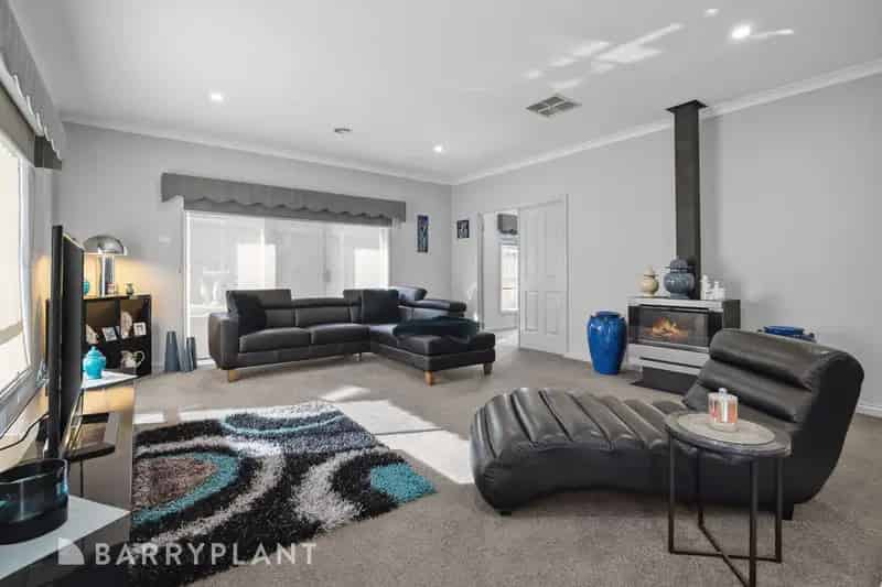 THE ULTIMATE HIDDEN VALLEY RETREAT - RENOVATED & READY.