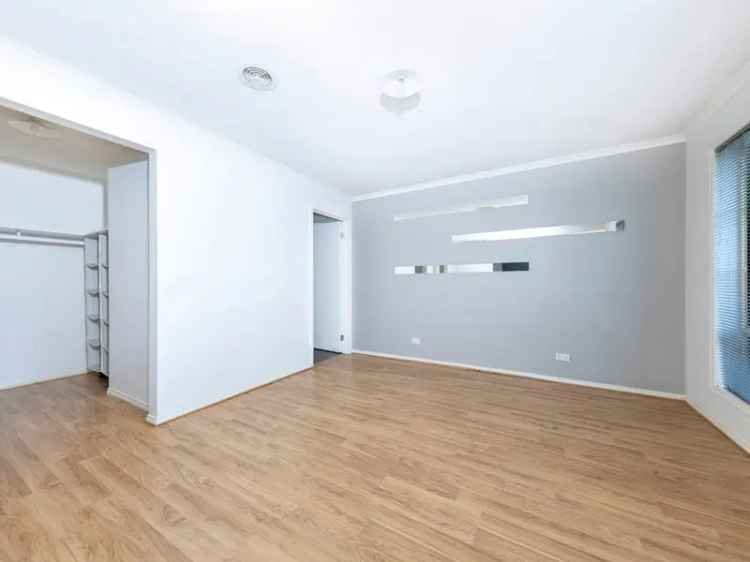 3 Bedroom House 253m² Melbourne