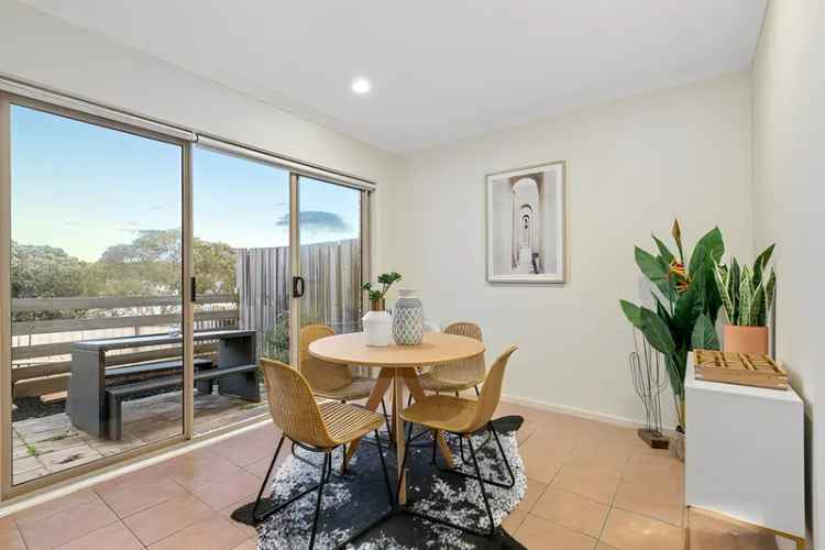 House For Rent in 52-54, Shinners Avenue, Melbourne, Victoria