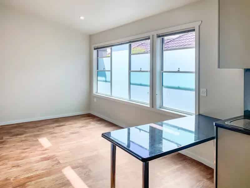 Lease One Bedroom Granny Flat in Woy Woy Modern Living Accessible