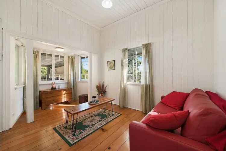 Comfortable 3 Bedroom Cottage in Darra!