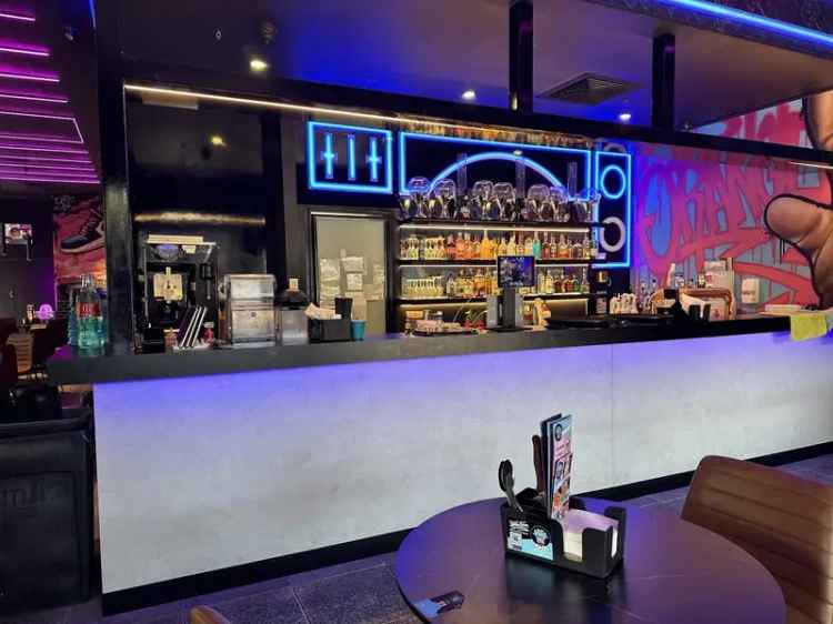 Thriving Burger Bar and Cocktail Venue – Orange, NSW