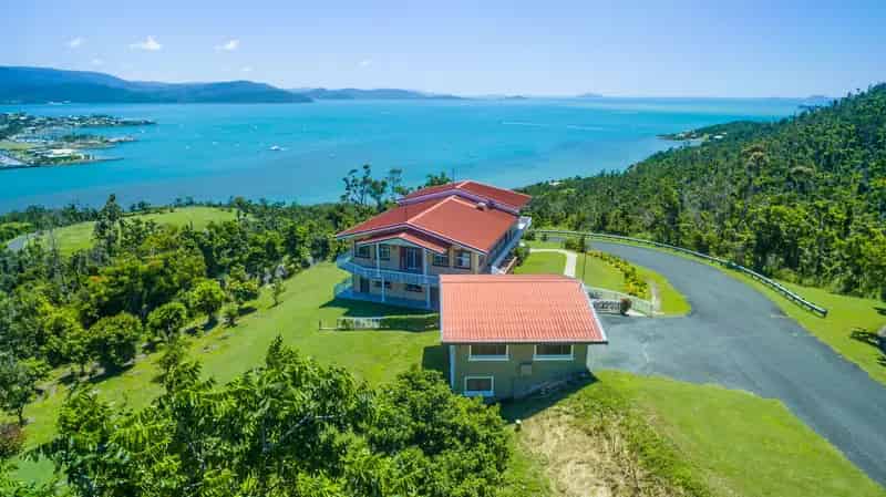 4 Acres - Stunning Ocean Views - Exclusive Private Estate