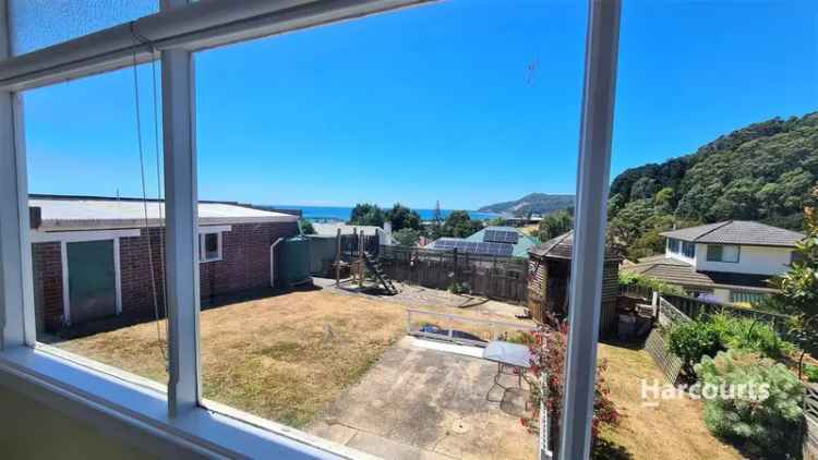 Cozy South Burnie Cottage Ocean Views - 2 Bed 2 Bath