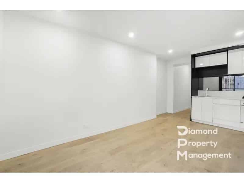 One Bedroom Plus One Study/Storage Apartment At Top Location