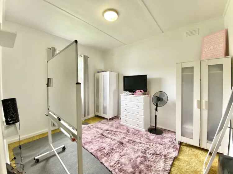 226m² Townhouse near Monash Uni Caulfield Station