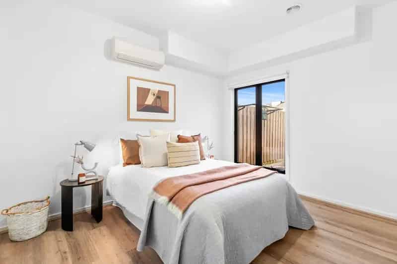 2/4 Kimbarra Street, Clayton South VIC 3169 - Townhouse For Sale