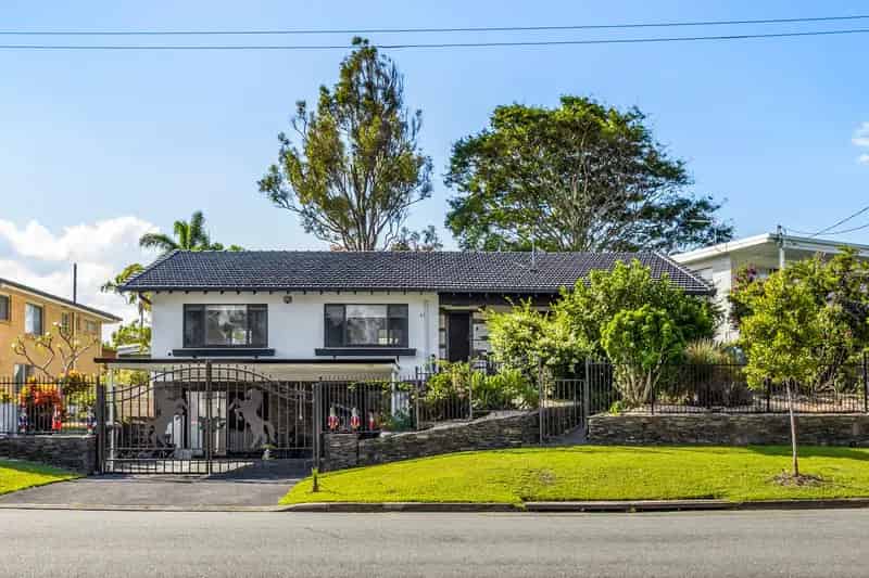 Timeless Charm Meets Modern Living in Central Bundall