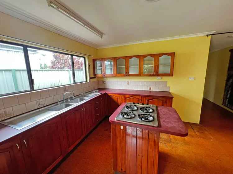 3 Bedroom Block Home Atherton - Cozy Family Home