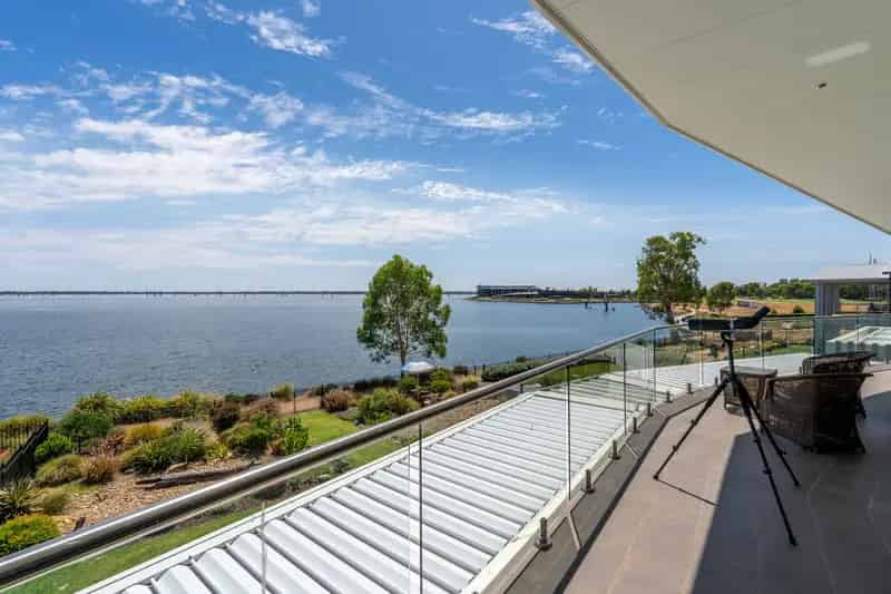 180 Degree Views of Lake Mulwala