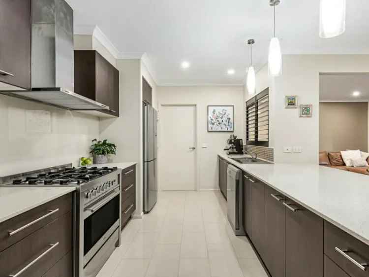 Luxury 5-Bedroom Home in Doncaster East