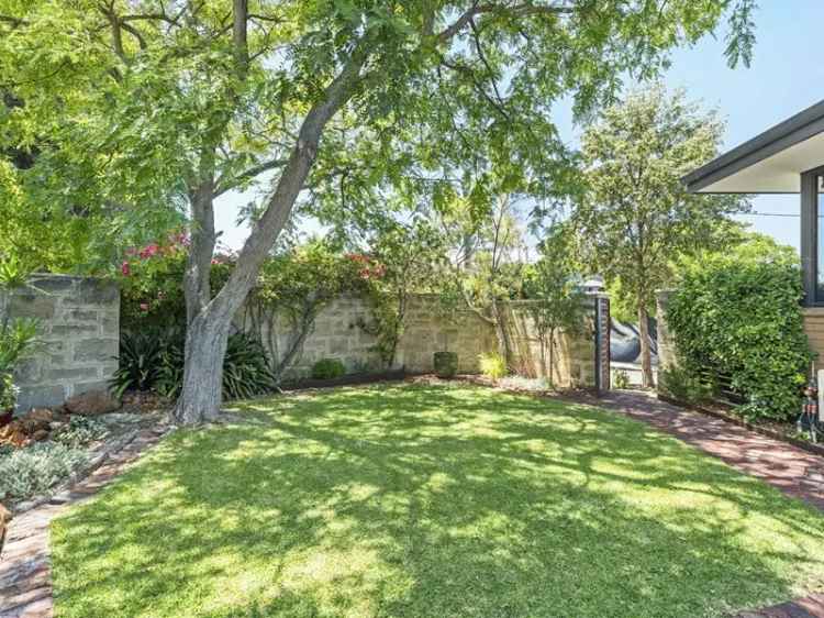 Fremantle Retro Home Renovation Near Wray Avenue Shops and Schools