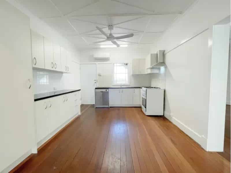 Chic Art Deco Charm & Perfect Location!