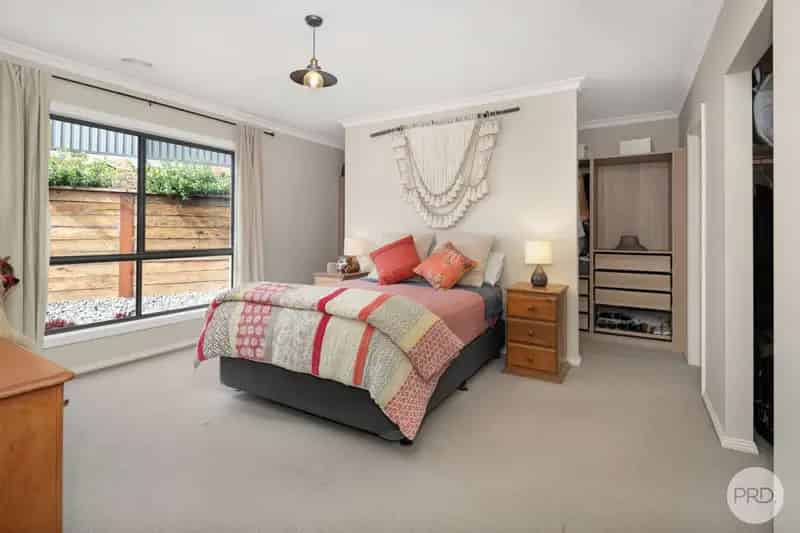 Rent Rural Property in Ballarat with Scenic Dam Views and Spacious Living