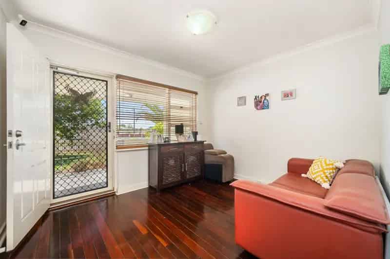 Low maintenance house - prime investment opportunity!