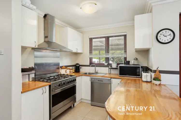 3 Bed 1 Bath House Near Huntingdale Primary School