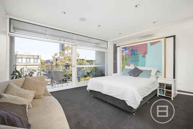 Buy Spacious Contemporary House in South Melbourne with Stunning Views