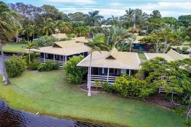 Waterfront Villa in Tropical Nature Reserve