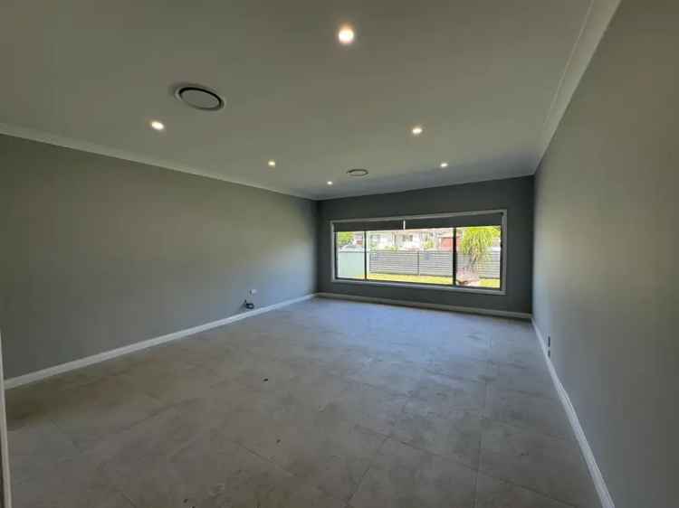 4 Bed House Fairfield NSW - Family Home For Lease