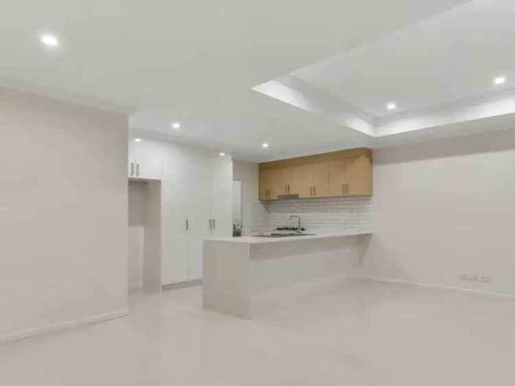 3 Bedroom 2 Bathroom Villa Nollamara Double Garage Modern Kitchen