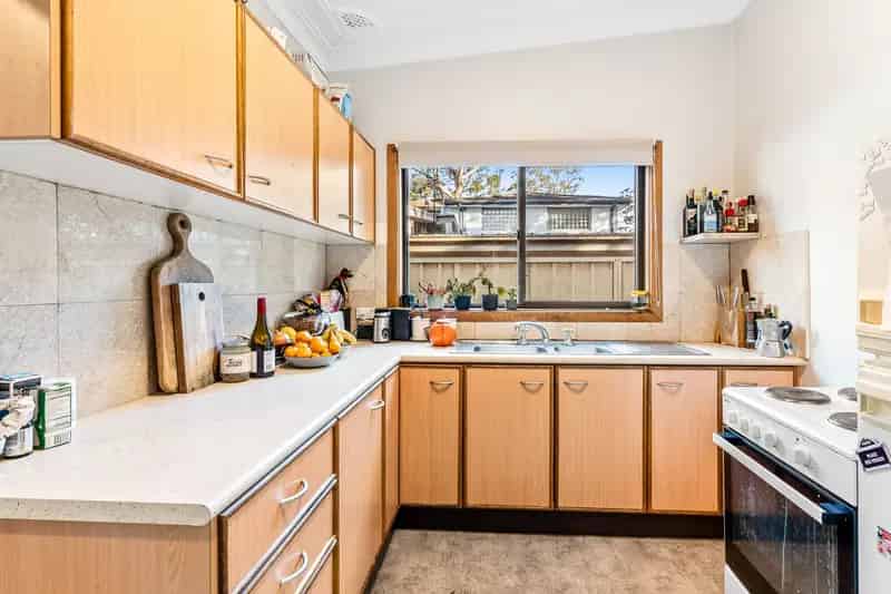 Lease Three Bedroom House in Bundeena with Beach Proximity