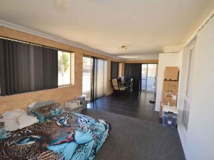 4 Bedroom Home on 873sqm Block Near Mandurah Forum