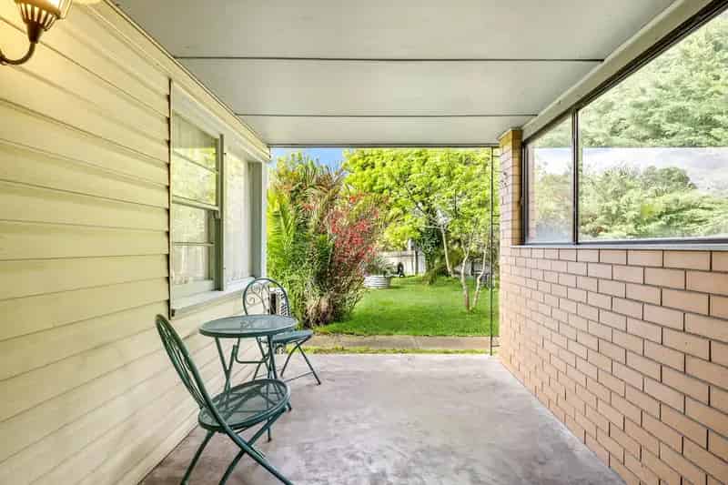 This charming 3 bedroom, 1 bathroom house is now available for lease!