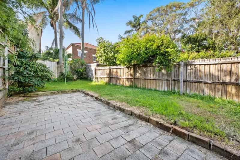 Classic Federation Charm with North-Facing yard
