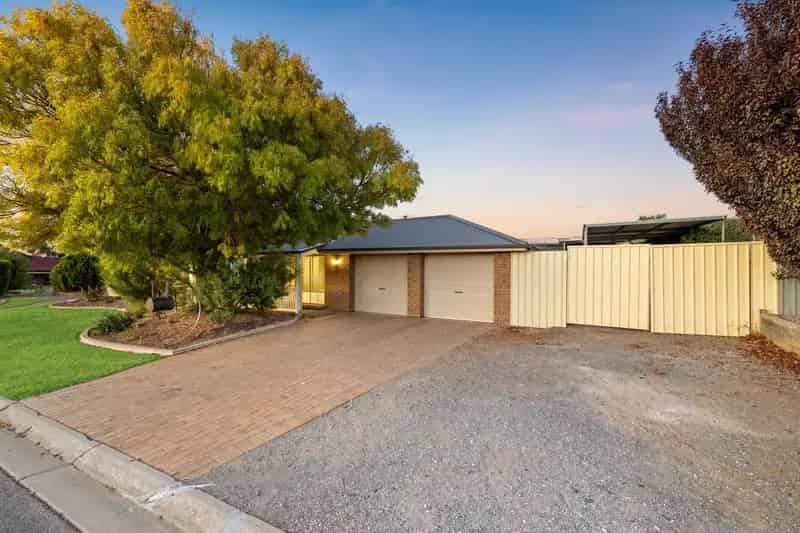 1 Vines Cross Crescent, Onkaparinga Hills SA 5163 - House For Sale