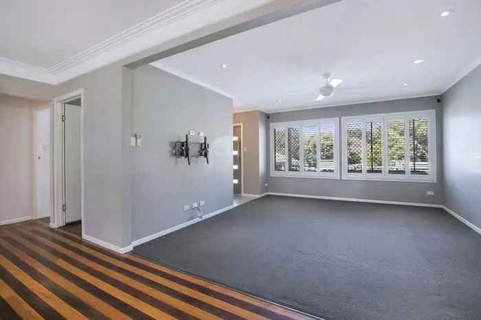 Air-Conditioned Lounge, Timber Floors and Modern Kitchen in Inner Northern Suburb