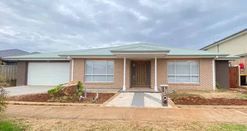 Immaculate Stylish Home at the unbeatable location!