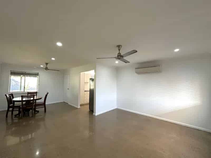 Tidy home close to parks and town