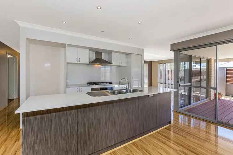 Buy modern four bedroom home in Highbury Estate Baldivis