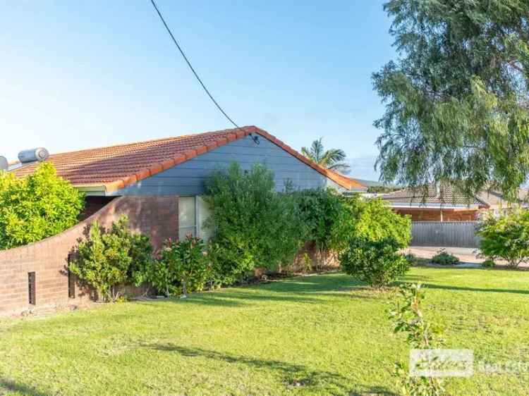 Solid Brick Home with Large Patio and Garden Bayonet Head