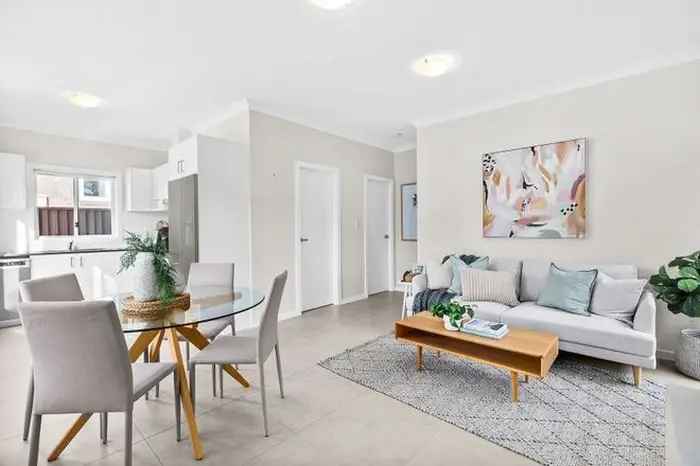 Contemporary Granny Flat Near Banksia Train Station and Rockdale Plaza