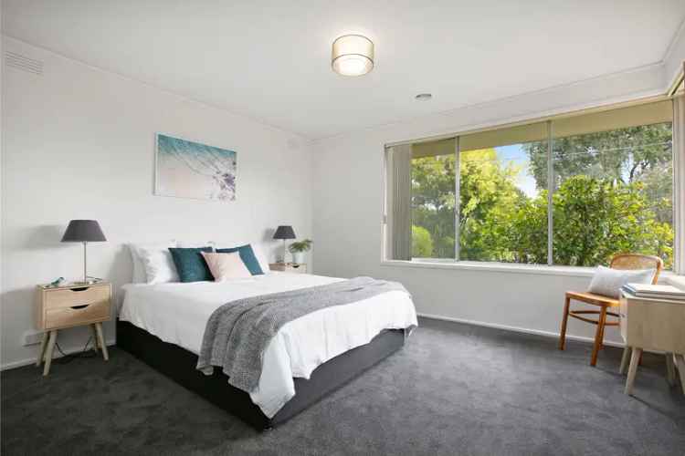 3 Bedroom Townhouse 229m2 Melbourne Modern Family Home