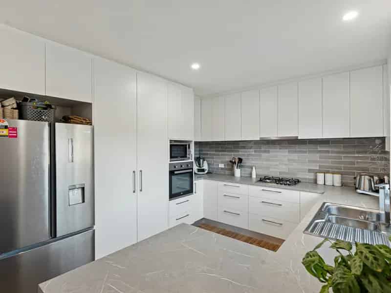 Buy house in Bega with modern design and spacious outdoor deck