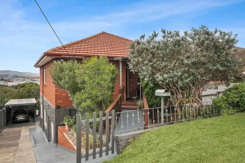 Versatile Living with Stunning Views - A Unique Offering!