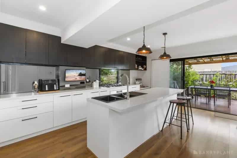 LIVE, ENTERTAIN AND RELAX IN STYLE