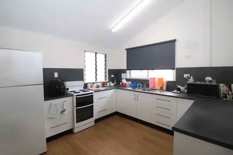 Charming Home with Granny Flat on a Spacious 1396 sqm Allotment