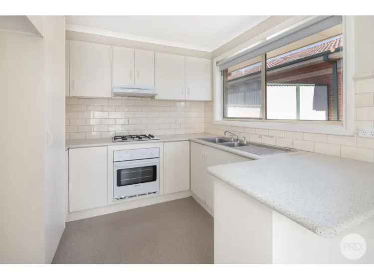 Cosy 3-Bedroom Unit Near Schools and Shops